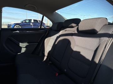 Volkswagen Jetta VI Sedan Facelifting 1.4 TSI 125KM 2016 Volkswagen Jetta 1.4TSI 125KM Comfortline (Salon P, zdjęcie 28