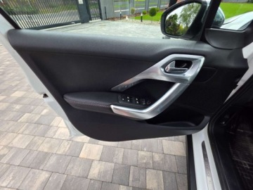 Peugeot 2008 I SUV Facelifting 1.2 PureTech 110KM 2016 Peugeot 2008 1.2 110Ps Navi Skora Panorama Zarej.PL Gwarancja 1.2, zdjęcie 9