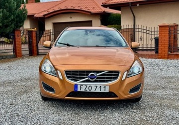Volvo V60 I Kombi 2.0 D3 163KM 2010 Volvo V60 D3 5cyl 163KM Automat bixenon polskory PDC Navi 2.0 Diesel, zdjęcie 2