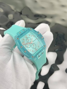 Повседневные кварцевые часы с индикатором Tonneau, прохладного карамельного цвета.