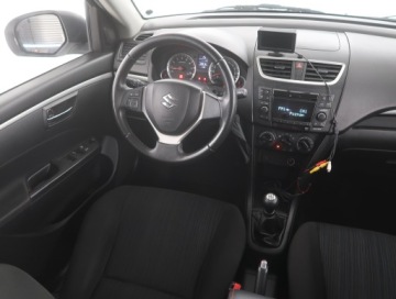 Suzuki Swift V Hatchback 3d Facelifting 1.2 VVT 94KM 2014 Suzuki Swift 1.2, Salon Polska, Serwis ASO, Klima, zdjęcie 6