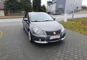 Suzuki Kizashi 2.4 VVT 178KM 2010 Suzuki Kizashi 2.4 178KM 4x4 Automat BiXenon Navi 2xCzujniki Parkowania 2.4
