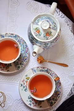 FILIŻANKA 2 SZT I CZAJNIK 950 ML MOTYL KWIATY PUDEŁKO PREZENTOWE 5 ELEM