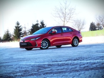 Toyota Corolla XII Sedan 1.8 Hybrid 122KM 2020 Toyota Corolla Toyota Corolla 1.8 Hybrid Comfort Czujniki przod tyl VAT 23, zdjęcie 5