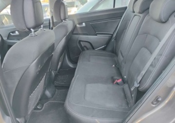 Kia Sportage III SUV 1.7 CRDi 116KM 2013 Kia Sportage 2013r, 1.7 CRDI. Uszkodzony tyl i lekko przod. Jezdzi. 1.7, zdjęcie 9