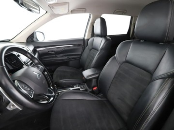 Mitsubishi Outlander III SUV Facelifting 2017 2.0 150KM 2019 Mitsubishi Outlander Diamant Edition+ Klimatronik, zdjęcie 12