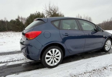 Opel Astra J Hatchback 5d 1.6 Twinport ECOTEC 115KM 2010 Opel Astra Opel Astra 1.6 Innovation 1.6 Benzyna 115KM, zdjęcie 20