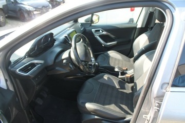 Peugeot 2008 I SUV Facelifting 1.2 PureTech 110KM 2018 Peugeot 2008 ROK 2018 POJ 1199 110 KM, zdjęcie 8