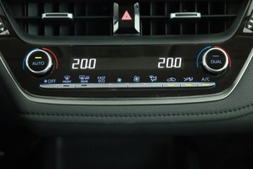 Toyota Corolla XII Sedan 1.6 Valvematic Dual VVT-i 132KM 2019 Toyota Corolla 1.6 Valvematic, Salon Polska, zdjęcie 9