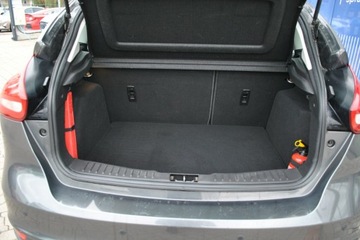 Ford Focus III Hatchback 5d facelifting 1.5 TDCi 95KM 2018 Ford Focus Hatchback Trend 1,5 TDCi 95KM ASO Forda, zdjęcie 9