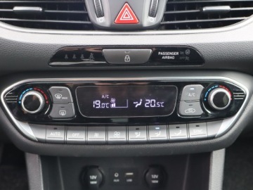 Hyundai i30 III Hatchback 1.4 T-GDI 140KM 2018 Hyundai i30 Fastback 1.4 T-GDI, Klima, zdjęcie 12