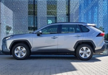 Toyota RAV4 V SUV 2.5 Hybrid Dynamic Force 222KM 2020 Toyota RAV4 RAV4 Comfort 4x4 FV23 Bezwypadkowy 2.5 Hybryda 222KM, zdjęcie 2
