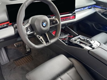 BMW Seria 5 G90-91 Touring 2.0 520d 197KM 2025 520d xDrive M Sport 2.0 (197 KM)| Hak holowniczy, elektryczny, zdjęcie 4