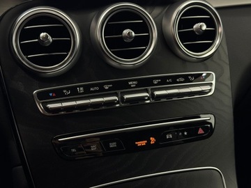 Mercedes GLC C253 SUV Facelifting 2.0 200d 163KM 2022 Mercedes-Benz GLC 200 4-Matic AMG Line / 1 właścic, zdjęcie 24