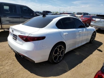 Alfa Romeo Giulia II Sedan Facelifting 2.0 Turbo 280KM 2023 Alfa Romeo Giulia 2023, 2.0L, 4x4, TI, po gradobiciu 2.0 Benzyna 280KM, zdjęcie 3