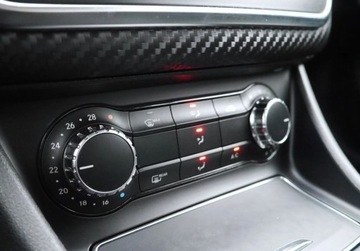 Mercedes GLA I Off-roader 1.6 180 122KM 2017 Mercedes-Benz GLA LIFT 180 Benzyna 122HP Automat Kamera II.wlasciciel GWAR, zdjęcie 19