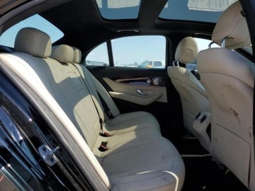 Mercedes Klasa E W213 2019 Mercedes-Benz Klasa E 2019 Mercedes-Benz E-Class E 300 RWD Sedan 2.0 241KM, zdjęcie 9