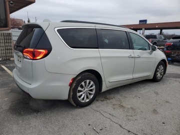 Chrysler Pacifica II 2017 Chrysler Pacifica Touring L 2017 3.6l 3.6 Benzyna 287KM, zdjęcie 3