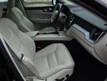 Volvo XC60 II Crossover D4 190KM 2020 Volvo XC60 D4, Salon Polska, 187 KM, Automat, zdjęcie 8