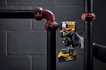КОМПАКТНЫЙ УДАРНЫЙ КЛЮЧ DEWALT 406NM 1/2