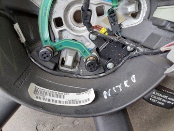 VOLANT MULTIFUNKČNÍ PĚKNÝ DODGE NITRO 2.8 CRD