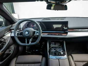 BMW Seria 5 G90-91 Touring 2.0 520d 197KM 2025 BMW 520 xDrive Limuzyna - Dostępny od ręki!, zdjęcie 16