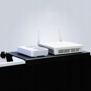 Покрытие применяется к держателю монитора телевизионного монитора для маршрутизатора DVBT DVBT