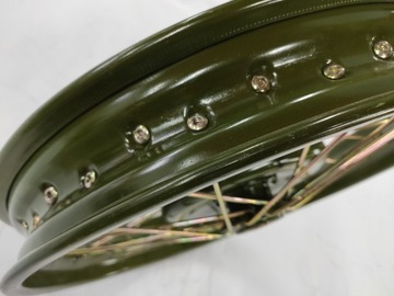 M-72 возле колеса Half-eedle Hub Rafka Green