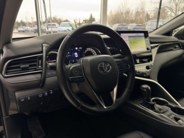 Toyota Camry IX Sedan 2.5 Hybrid Dynamic Force 218KM 2022 Toyota Camry Executive Nawigacja ACC LED Kamera cofania CarPlayAndroid, zdjęcie 6