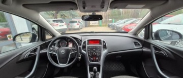 Opel Astra J Sports Tourer Facelifting 1.6 Twinport ECOTEC 115KM 2014 Opel Astra Salonowy 1.6 benzyna serwisowany. 1.6 Benzyna 115KM, zdjęcie 6