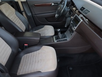 Volkswagen Passat B7 Variant 2.0 TDI CR DPF BlueMotion 140KM 2011 VW Passat 2.0 TDI, Salon Polska, Klima, zdjęcie 8