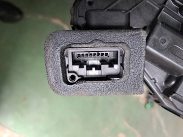 AUDI VW SKODA SEAT ZÁMEK DVEŘE PRAVÝ PŘEDNÍ 5TB837016A