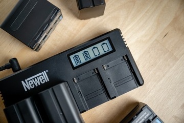 Зарядное устройство Newell DF-4CH для аккумуляторов NP-F