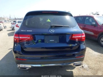 Mercedes GLC C253 2018 Mercedes-Benz GLC 300 4Matic 2018 2.0l 2.0 Benzyna 241KM, zdjęcie 4