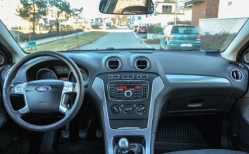 Ford Mondeo IV Sedan 2.0 Duratorq TDCi DPF 140KM 2013 Ford Mondeo 2,0TDCI Salon PL Bezwypadkowy 2013 r. 2.0 Diesel 140KM, zdjęcie 8