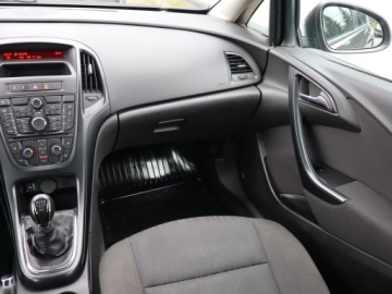 Opel Astra J Hatchback 5d 1.4 Twinport ECOTEC 100KM 2010 Opel Astra 1.4 16V, GAZ, Klima, Parktronic, zdjęcie 7