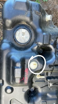 NISSAN QASHQAI I NÁDRŽ PALIVA BENZÍN