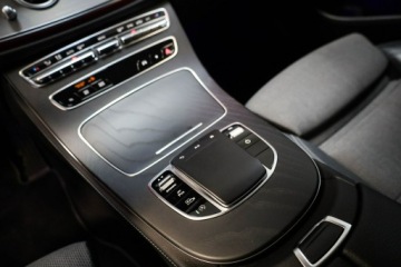 Mercedes Klasa E W213 Limuzyna Facelifting 2.0 E220d 194KM 2021 Mercedes E 220 *4Matic*AMG Line*Salon Polska*I, zdjęcie 23