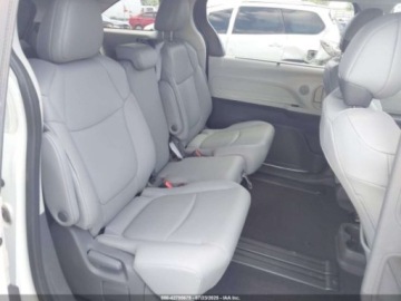 Toyota Sienna III 2021 Toyota Sienna XLE, 2021r. 2.5 Benzyna 189KM, zdjęcie 9