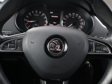 Skoda Octavia III Liftback 1.6 TDI CR DPF 110KM 2015 Skoda Octavia 1.6 TDI, Salon Polska, Xenon, zdjęcie 15