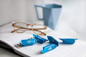 КОРПОРАТИВНАЯ ПОДУМКА С ЛОГОТИПОМ 3 КГ Рекламные конфеты-помадки для продвижения бренда