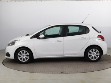 Peugeot 208 I Hatchback 5d Facelifting 1.2 PureTech 82KM 2015 Peugeot 208 1.2 PureTech, Salon Polska, zdjęcie 2