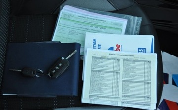 Peugeot 2008 I SUV Facelifting 1.2 PureTech 130KM 2017 Peugeot 2008 LIFT ALLURE Benzyna Klimatyzacja Panorama 1.2 Benzyna 130KM, zdjęcie 28