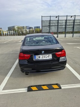 BMW Seria 3 2010 BMW 318i (E90) - benzyna / automat, zdjęcie 1