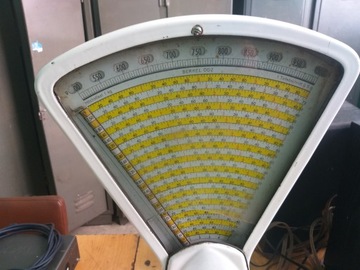 ПРОДАЮ АНТИЧНЫЕ НАКЛОННЫЕ ВЕСЫ ПЕРВОЙ ПОЛОВИНЫ 20 ВЕКА.