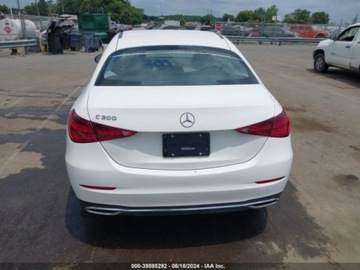 Mercedes 2022 Mercedes-Benz Klasa C 2022 Mercedes-Benz C-Class C 300 Sedan 2.0 Benzyna, zdjęcie 4