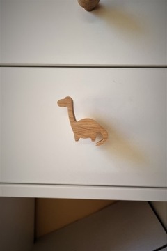 Деревянные мебельные ручки, динозавры, узор бронтозавра.