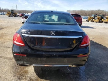 Mercedes Klasa E W213 Cabrio 2.0 300 245KM 2017 Mercedes-Benz Klasa E 2017r., E 300, 2L, od ubezpieczalni 2.0 Benzyna 244KM, zdjęcie 5