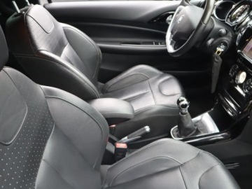 DS 3 Hatchback Facelifting 2016 1.2 PureTech 110KM 2016 DS 3 1.2 PureTech, Skóra, Navi, Klima, zdjęcie 8