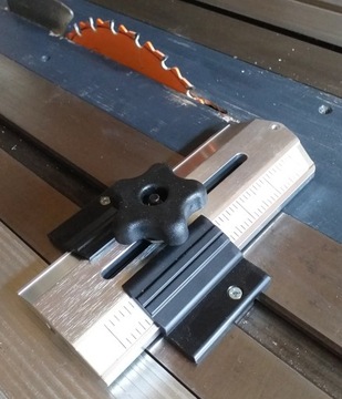 Насадка для пильного упора для резки тонких полос древесины Thin Rip.